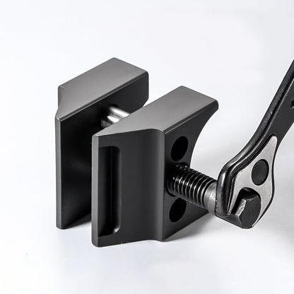 StålFix Separator – Kraftfullt verktyg för enkelt bilunderhåll